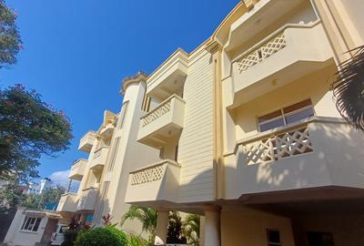 Serviced 2 Bed Apartment with En Suite at Links Road