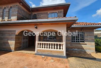 5 Bed House with En Suite in Nyari