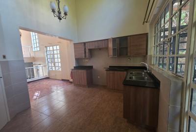 4 Bed Villa with En Suite at Redhill - 3