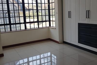 5 Bed Townhouse with En Suite at Convent Drive