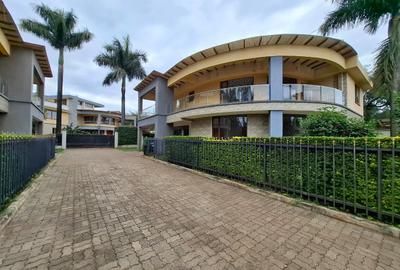 5 Bed Townhouse with En Suite in Lavington