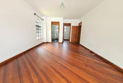 4 Bed House with En Suite in Nyari