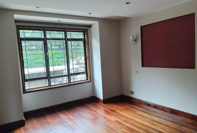 5 Bed Townhouse with En Suite in Runda