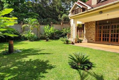 4 Bed House with Swimming Pool at Rosslyn