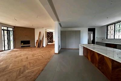4 Bed House with En Suite in Runda
