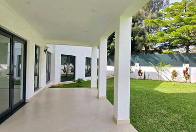 5 Bed House with En Suite in Runda - 4