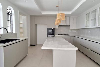 4 Bed Townhouse with En Suite in Brookside - 3