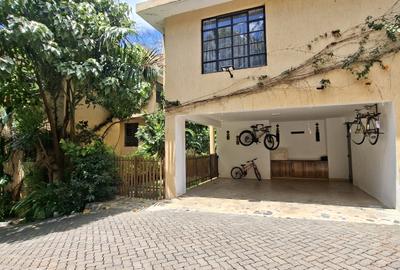 5 Bed Townhouse with En Suite in Kyuna - 2