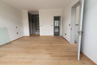 5 Bed Townhouse with En Suite in Lavington - 4