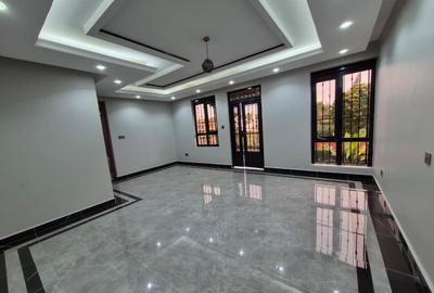 5 Bed House with En Suite in Runda - 2