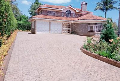 5 Bed House with En Suite at Runda