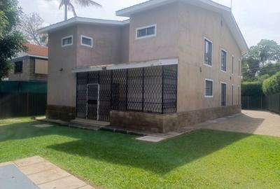 4 Bed House with En Suite in Ridgeways - 3