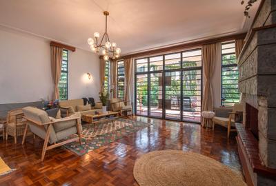 5 Bed House with Garden at Nyari - 3