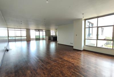 4 Bed Apartment with En Suite in Westlands Area - 4