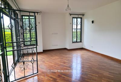 4 Bed Townhouse with Swimming Pool in Ridgeways