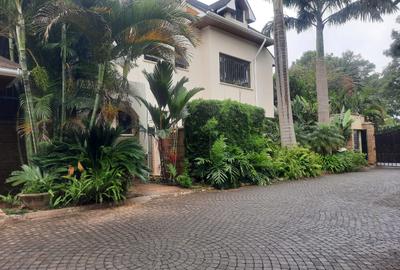 5 Bed Townhouse with En Suite in Lavington