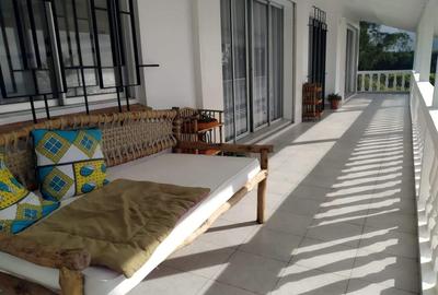 4 Bed House with En Suite in Bofa