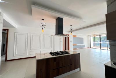 3 Bed Apartment with En Suite in Riverside - 2