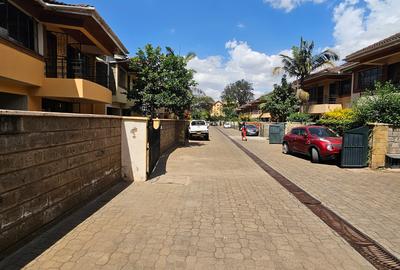 5 Bed Townhouse with En Suite at Lavington