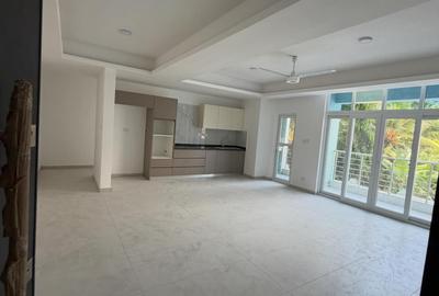 Serviced 2 Bed Apartment with En Suite at Links Road - 2