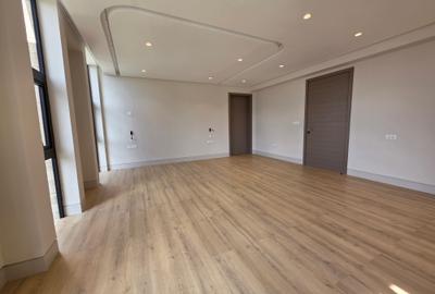 5 Bed House with En Suite in Brookside - 4