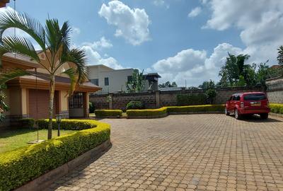 5 Bed House with En Suite in Runda - 4