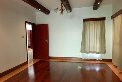 5 Bed Townhouse with En Suite in Runda