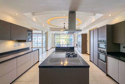 5 Bed Apartment in Spring Valley - 3