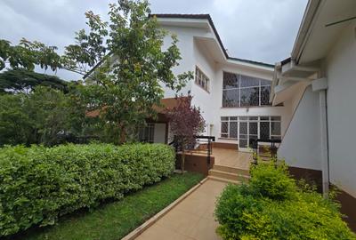5 Bed House with En Suite in Runda