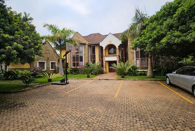 5 Bed Townhouse with En Suite in Runda