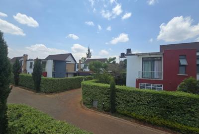 4 Bed House with En Suite in Garden Estate
