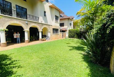 5 Bed Townhouse with En Suite in Lavington - 3