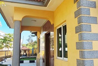 8 Bed House in Nyali Area - 2