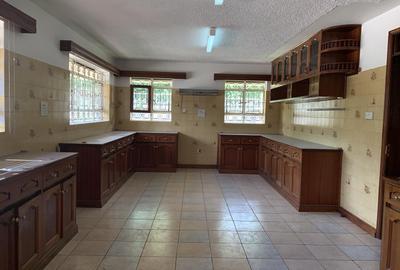 5 Bed House with En Suite in Nyari - 2