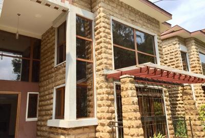 5 Bed House with En Suite in Lavington