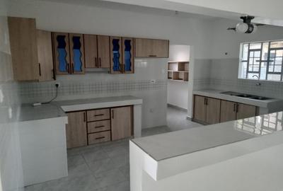 3 Bed Apartment with En Suite at Acacia Main Road