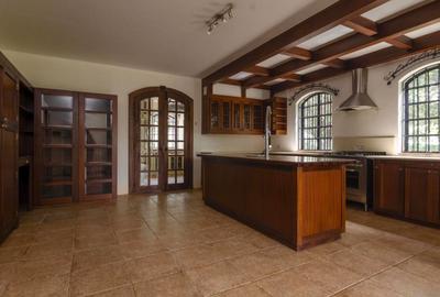 5 Bed Villa with En Suite in Kitisuru