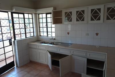 2 Bed Apartment with En Suite in Westlands Area