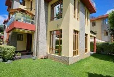 5 Bed House with En Suite at Lavington Green - 2