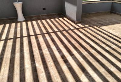 5 Bed Townhouse with En Suite in Lavington