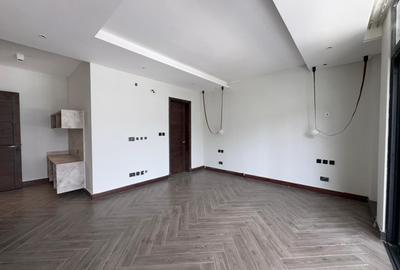 5 Bed Villa with En Suite in Nyari - 3
