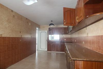 3 Bed Apartment with Borehole in Kileleshwa
