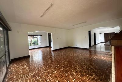 4 Bed Villa with En Suite in Lavington - 3