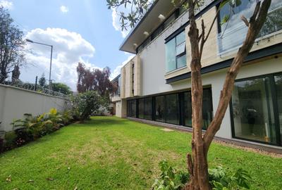 5 Bed Villa with En Suite in Westlands Area