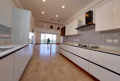 3 Bed Apartment with En Suite in Parklands