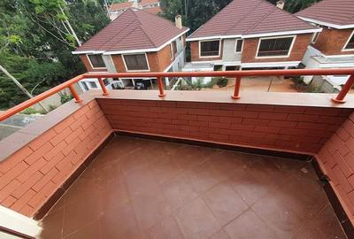 5 Bed Townhouse with En Suite in Spring Valley