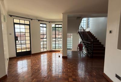 5 Bed Townhouse with En Suite in Lavington - 3