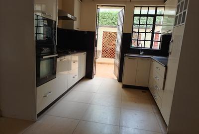 4 Bed Townhouse with En Suite in Kitisuru