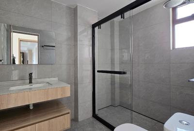 Serviced 2 Bed Apartment with En Suite in Brookside - 4