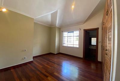 4 Bed Townhouse with En Suite in Spring Valley